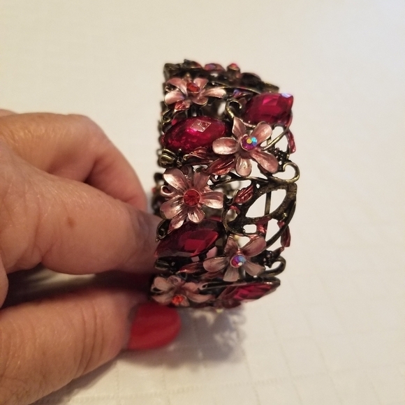 Pink crystals and Flower 1 and 1/2 inch cuff Braclet - Picture 1 of 4